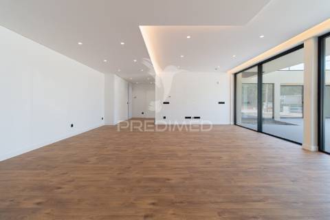 Moradia t5 contemporânea de luxo | marisol – charneca de caparica