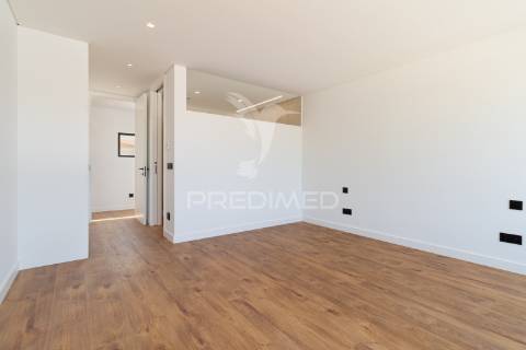 Moradia t5 contemporânea de luxo | marisol – charneca de caparica