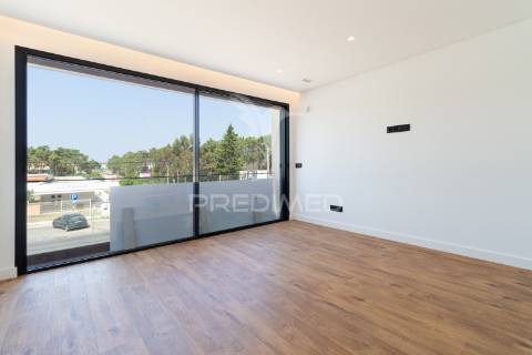 Moradia t5 contemporânea de luxo | marisol – charneca de caparica