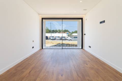 Moradia t5 contemporânea de luxo | marisol – charneca de caparica