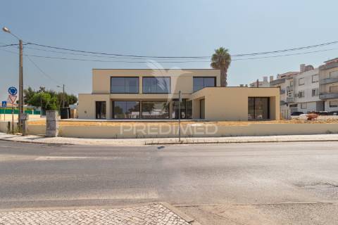 Moradia t5 contemporânea de luxo | marisol – charneca de caparica