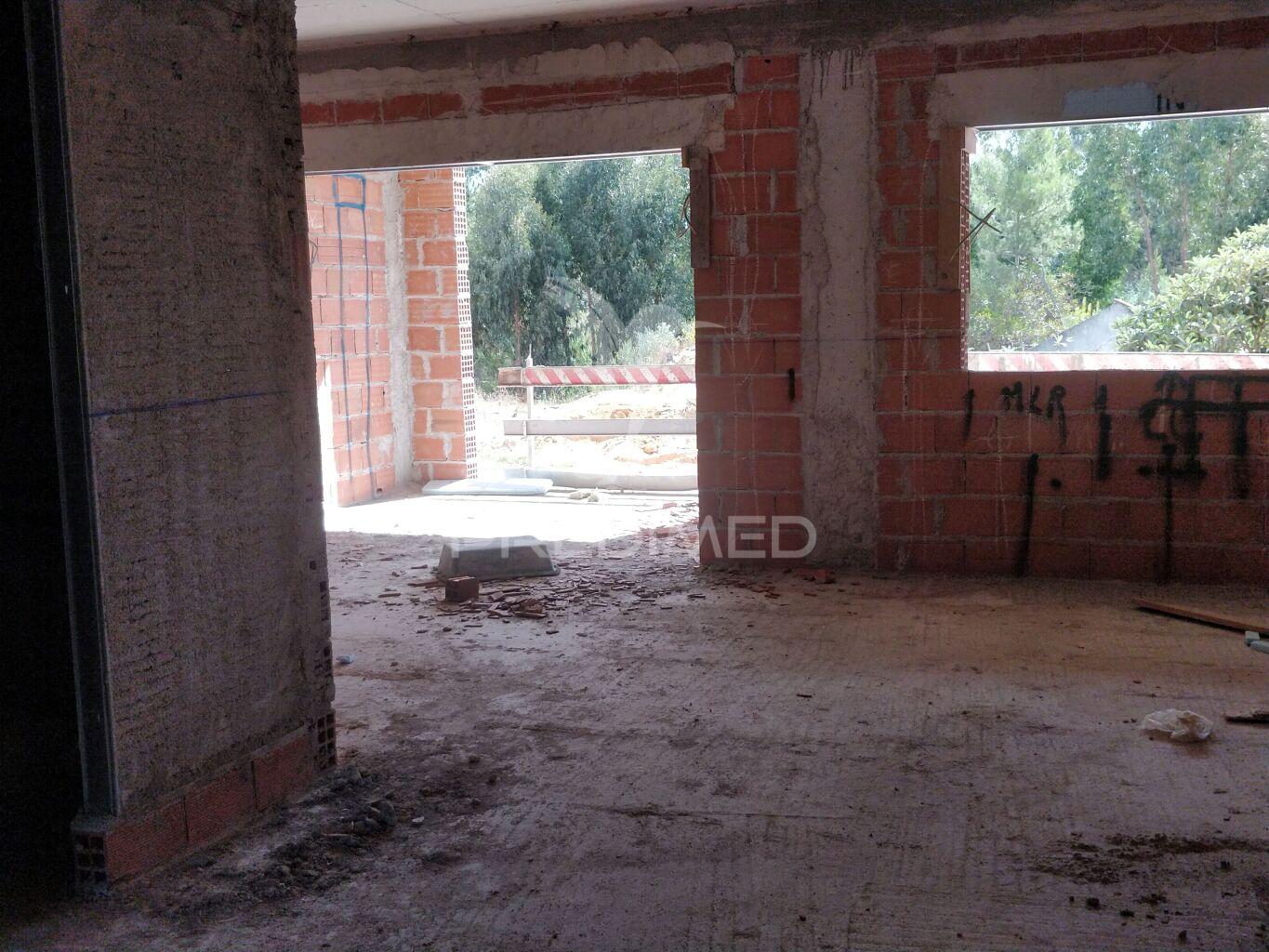 T2 duplex com parqueamento e churrasqueira.