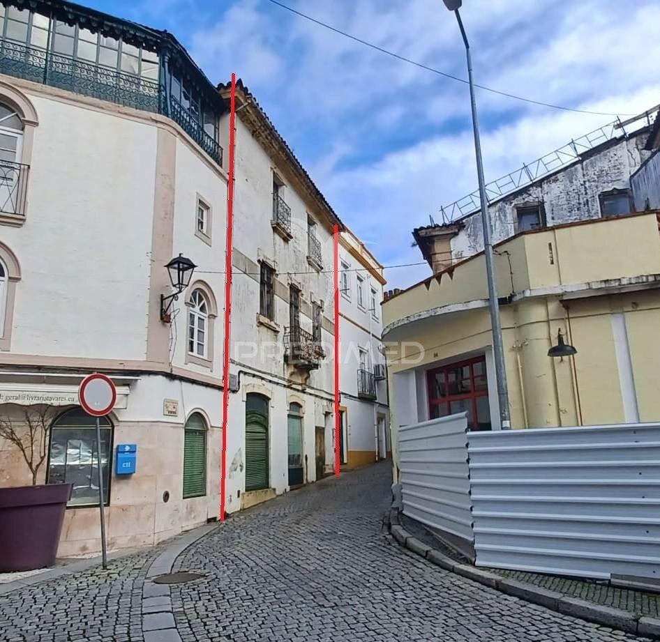 Moradia para investimento com projeto de arquitetura aprovado