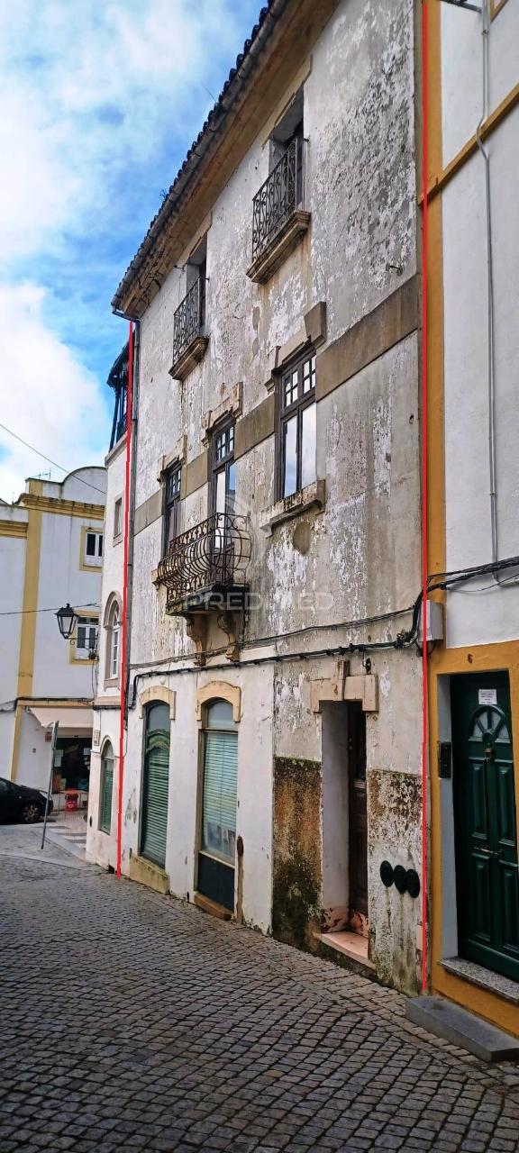 Moradia para investimento com projeto de arquitetura aprovado