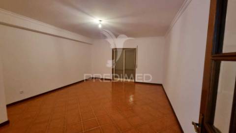 Apartamento t3 remodelado no centro da vila de ancede – baião