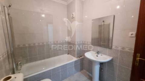 Apartamento t3 remodelado no centro da vila de ancede – baião