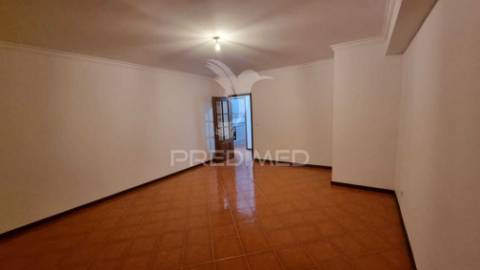 Apartamento t3 remodelado no centro da vila de ancede – baião
