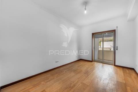 Apartamento t3 remodelado no centro da vila de ancede – baião