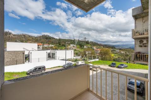 Apartamento t3 remodelado no centro da vila de ancede – baião