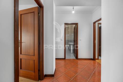 Apartamento t3 remodelado no centro da vila de ancede – baião