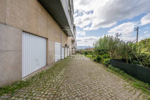 Apartamento t3 remodelado no centro da vila de ancede – baião