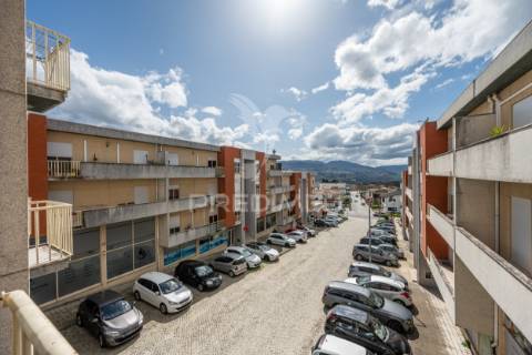 Apartamento t3 remodelado no centro da vila de ancede – baião