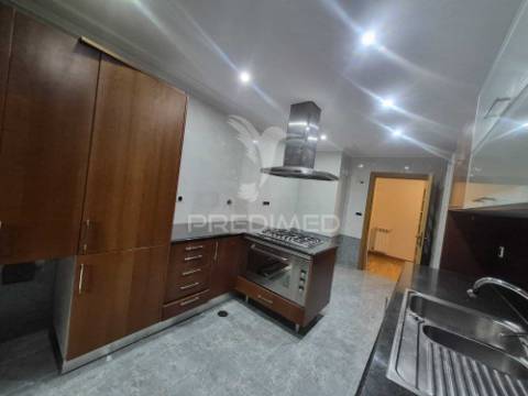 Apartamento t2  no edifício varandas da lezíria (vila franca de xira)