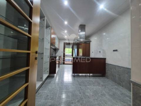 Apartamento t2  no edifício varandas da lezíria (vila franca de xira)