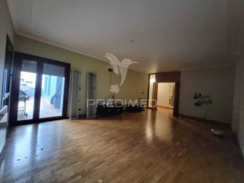 Apartamento t2  no edifício varandas da lezíria (vila franca de xira)