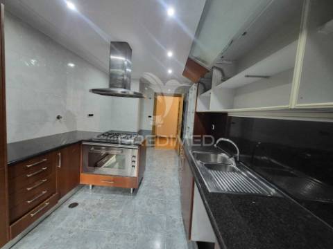 Apartamento t2  no edifício varandas da lezíria (vila franca de xira)