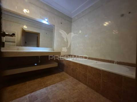 Apartamento t2  no edifício varandas da lezíria (vila franca de xira)