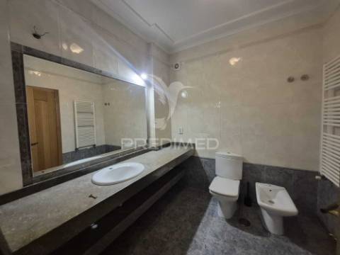 Apartamento t2  no edifício varandas da lezíria (vila franca de xira)