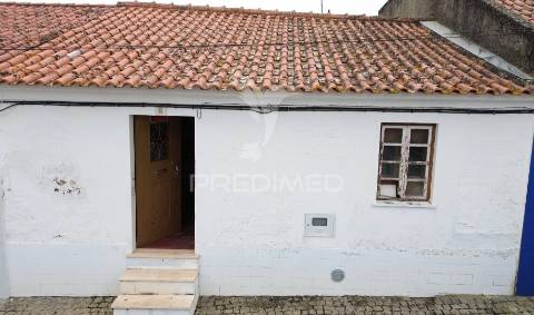 Moradia típica alentejana t2 + t2 com pomar no centro do alandroal com 2.659 m2