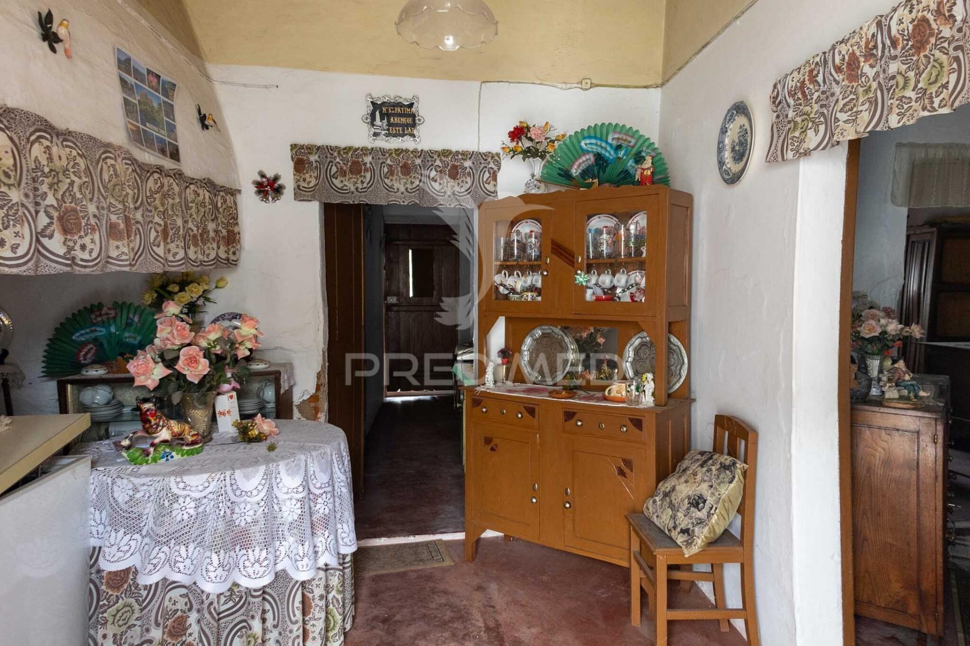 Moradia típica alentejana t2 + t2 com pomar no centro do alandroal com 2.659 m2