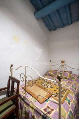 Moradia típica alentejana t2 + t2 com pomar no centro do alandroal com 2.659 m2