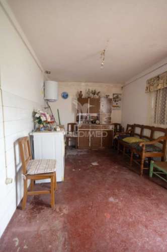 Moradia típica alentejana t2 + t2 com pomar no centro do alandroal com 2.659 m2