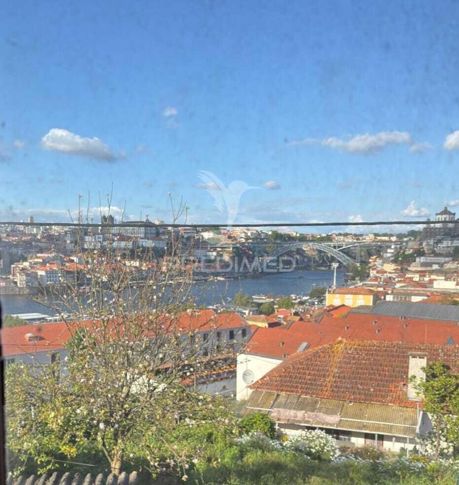 Moradia para reabilitação total - zona histórica de vila nova de gaia - vistas rio douro