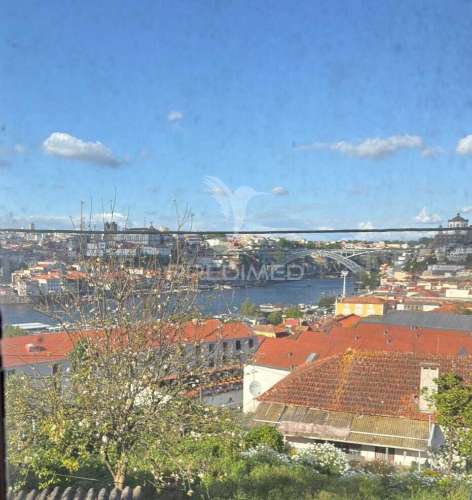 Moradia para reabilitação total - zona histórica de vila nova de gaia - vistas rio douro