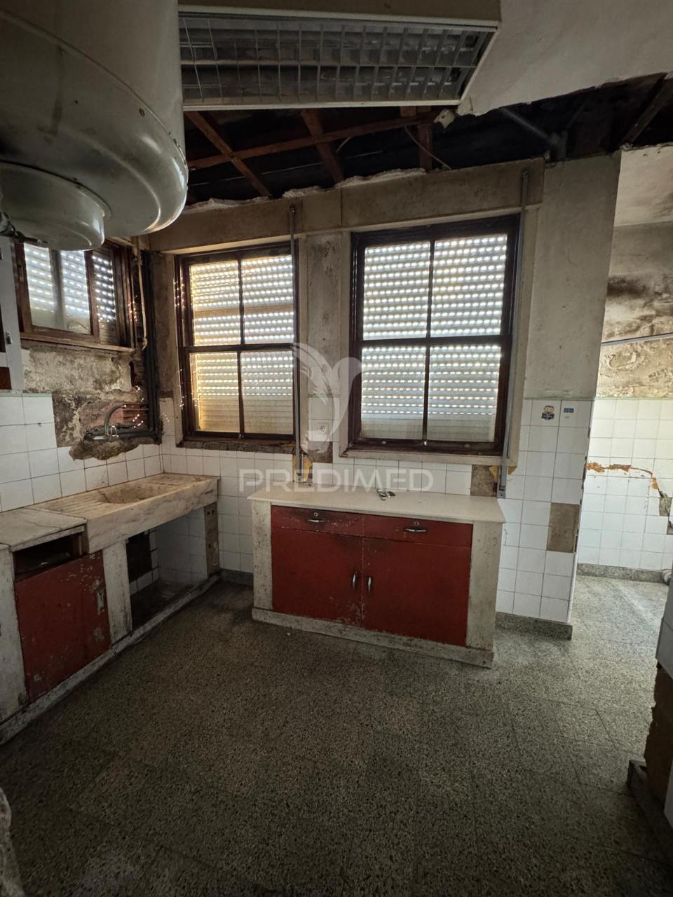 Moradia para reabilitação total - zona histórica de vila nova de gaia - vistas rio douro