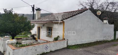 Moradia t2 com quintal