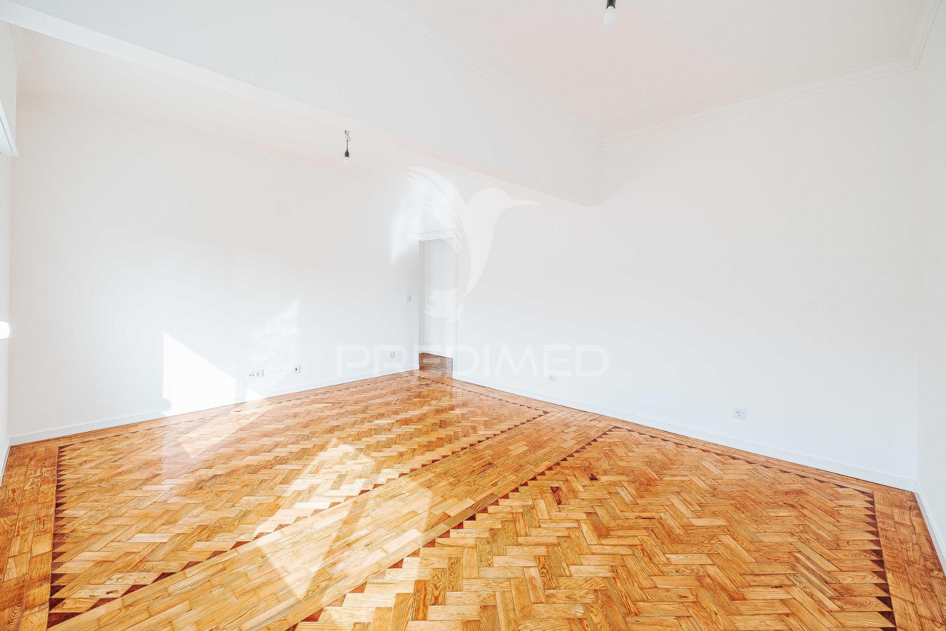 Apartamento t2 | renovado | queluz | arrendamento