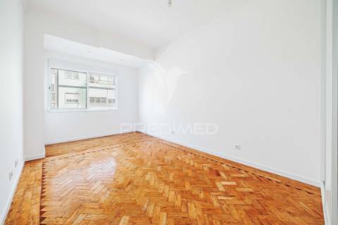 Apartamento t2 | renovado | queluz | arrendamento