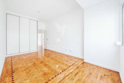 Apartamento t2 | renovado | queluz | arrendamento