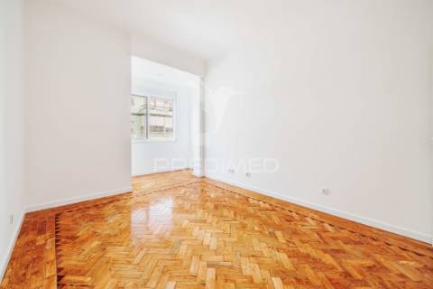 Apartamento t2 | renovado | queluz | arrendamento