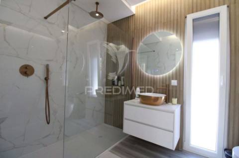 Moradia t4 geminada com piscina