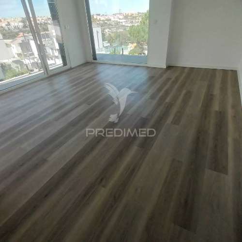 Moradia t4 geminada com piscina