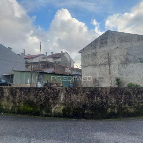 Terreno com projecto aprovado para 3 fracçoes