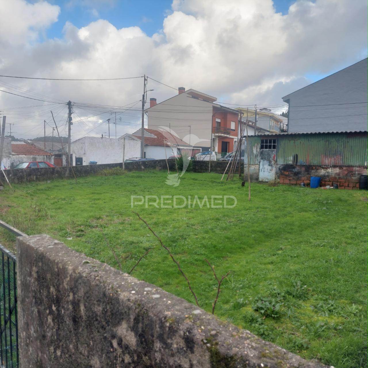 Terreno com projecto aprovado para 3 fracçoes