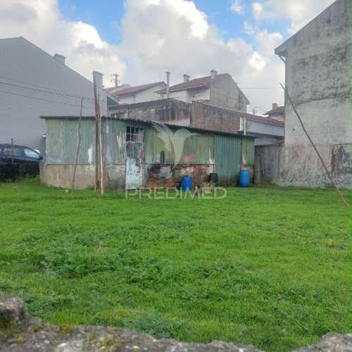 Terreno com projecto aprovado para 3 fracçoes