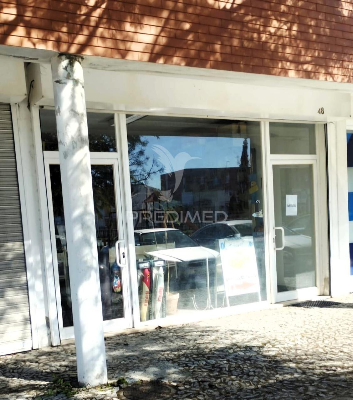 Espaço comercial amplo com ótima visibilidade | bairro do moinho – évora