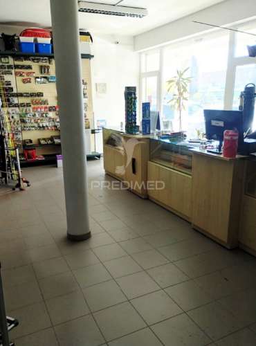 Espaço comercial amplo com ótima visibilidade | bairro do moinho – évora