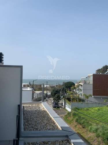 Moradia independente v4 na madalena