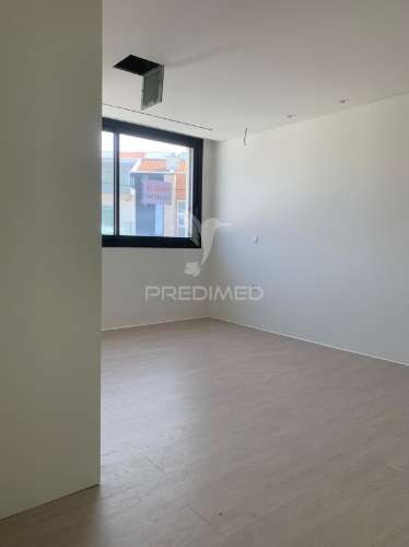 Moradia independente v4 na madalena