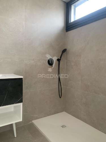 Moradia independente v4 na madalena