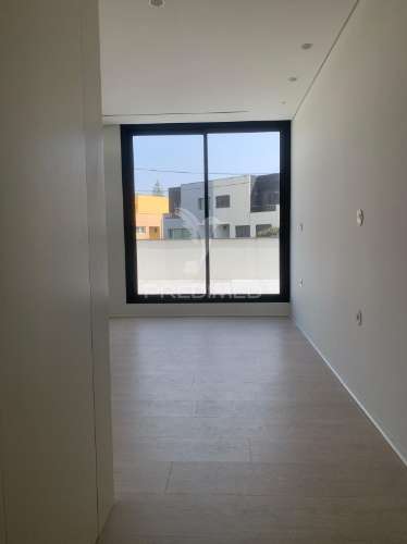 Moradia independente v4 na madalena