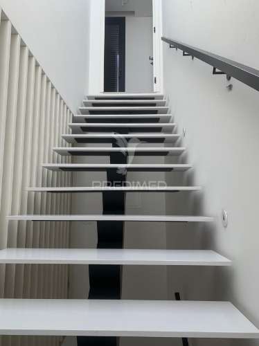 Moradia independente v4 na madalena