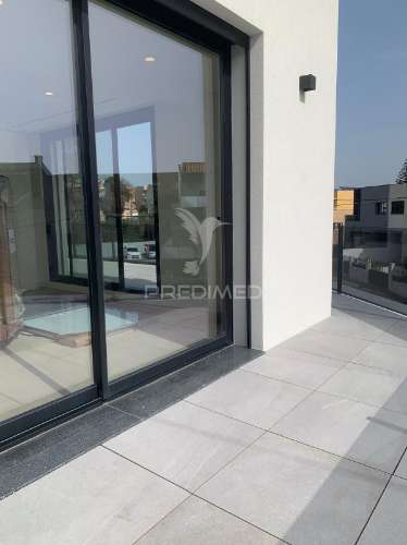 Moradia independente v4 na madalena