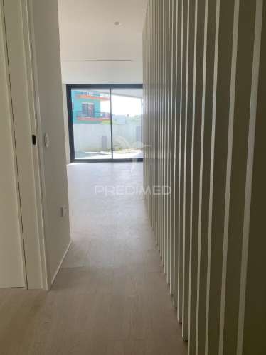 Moradia independente v4 na madalena