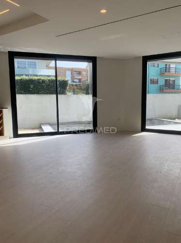 Moradia independente v4 na madalena