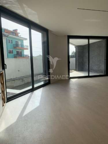 Moradia independente v4 na madalena